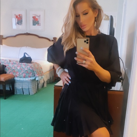 Meet your Posher, Adrienne - Picture 3 of 11